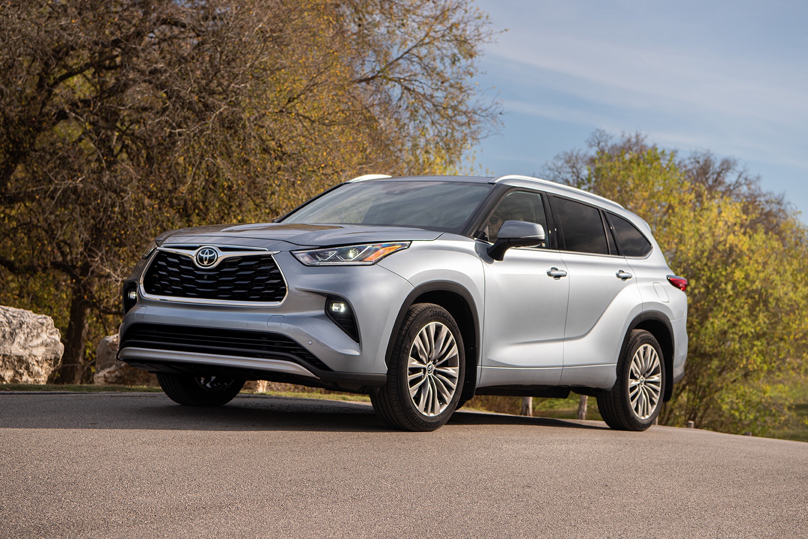 2020_Toyota_Highlander_Platinum_AWD_Moon Dust_001 (1) - RV Lifestyle